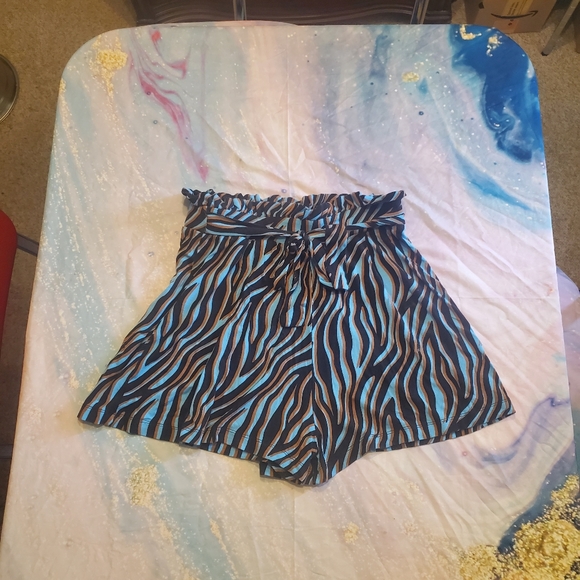 ASOS Multicolored Zebra Print Shorts - Picture 2 of 4